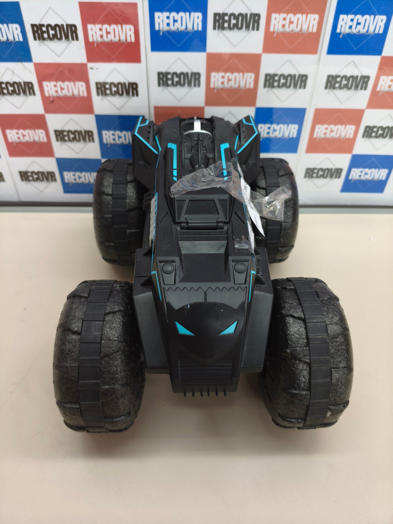 Batmóvil teledirigido RC 4x4 resistente al agua