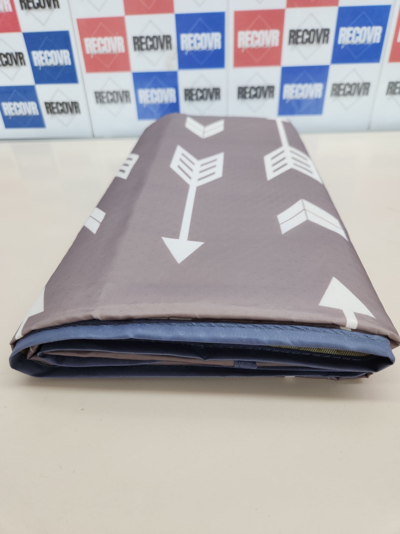 Alfombrilla Trona 52 x 52 Pulgadas Alfombrilla de Fácil Limpieza Resistente al Agua y Antideslizante para Estera de Destete de Trona(flecha)Fitzulam