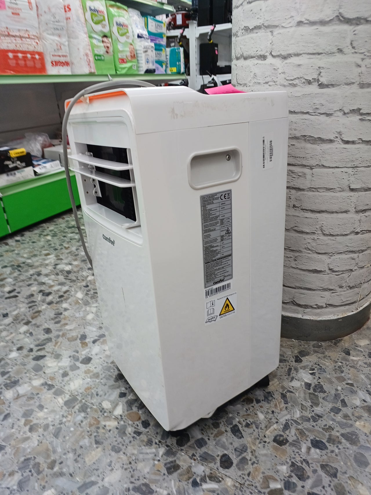 COMFEE’ Condizionatore Portatile 7000 BTU/H, AMBRA 8C, 2,0kW, 25㎡/68m³, 3-in-1 Climatizzatore Portatile, Ventilatore, Raffreddamento, Deumidificazione, 24H Timer, Sleep Mode, Funzione Follow-me [Classe di efficienza energetica A]