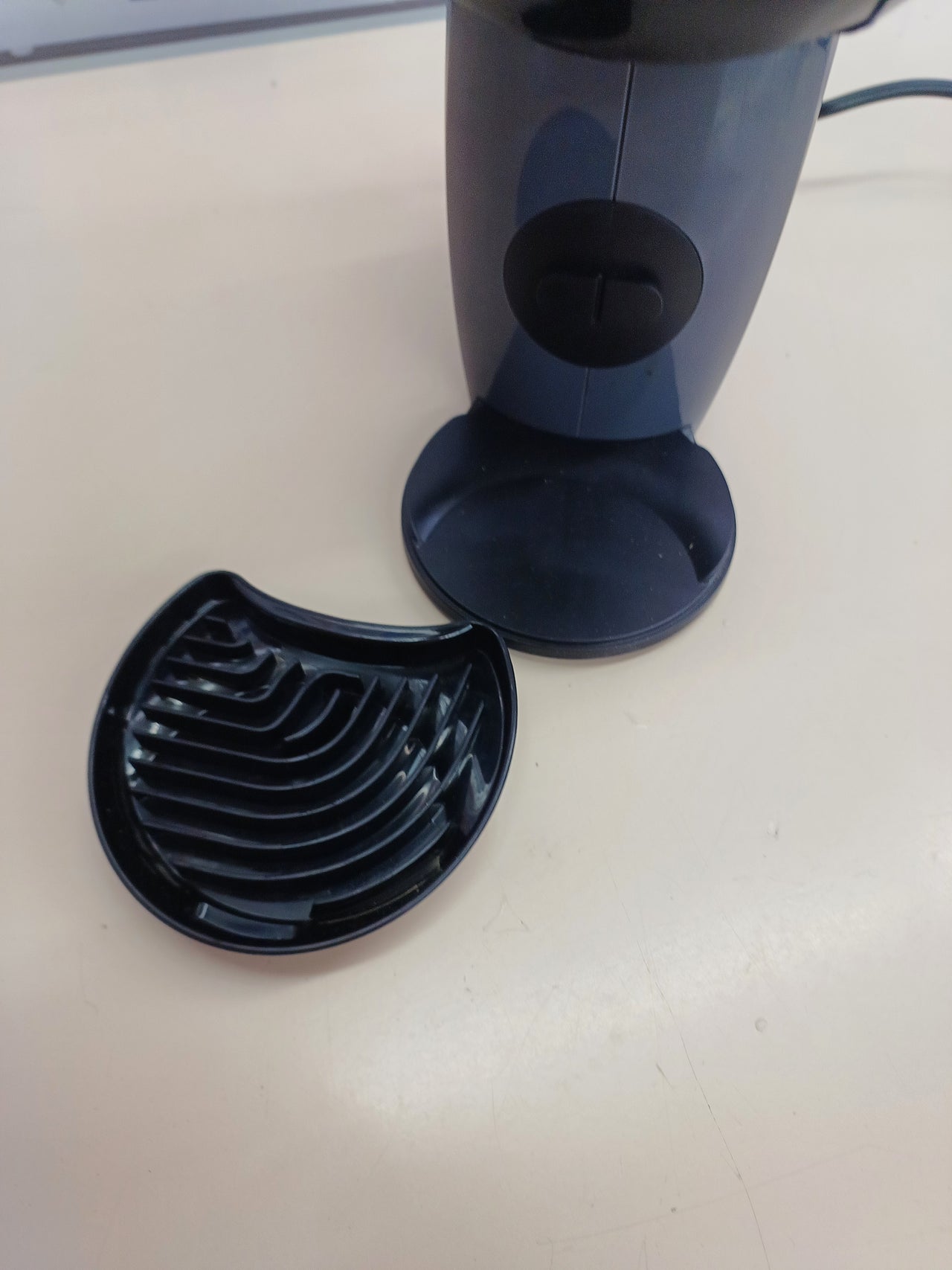 Cafetera cápsulas compacta 1600W depósito 0,8L - De'Longhi