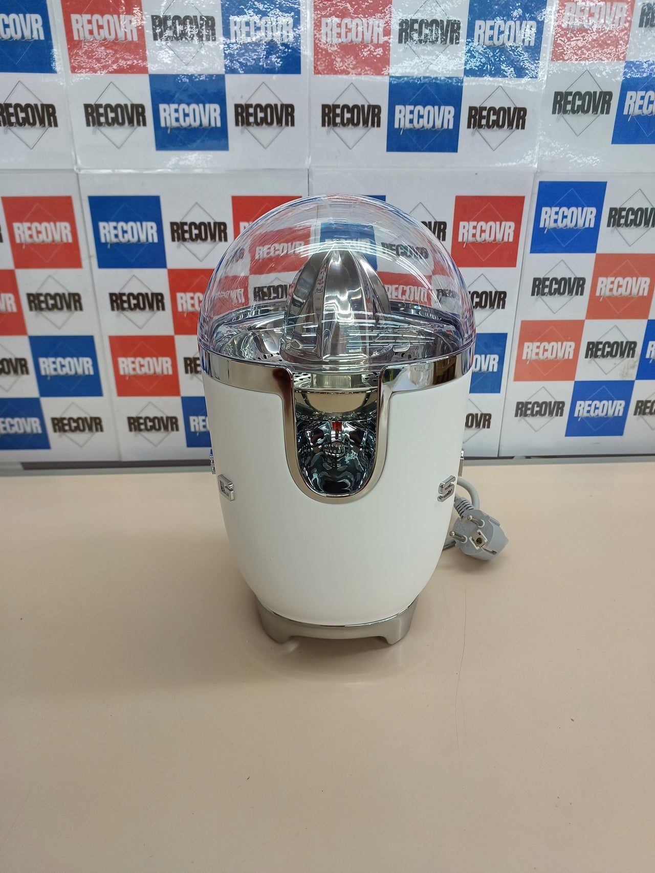 Exprimidor de cítricos Smeg CJF11PKEU