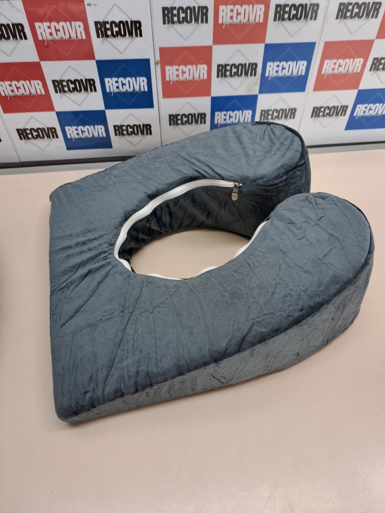 Almohada recuperación post cirugía ocular boca abajo con orificio