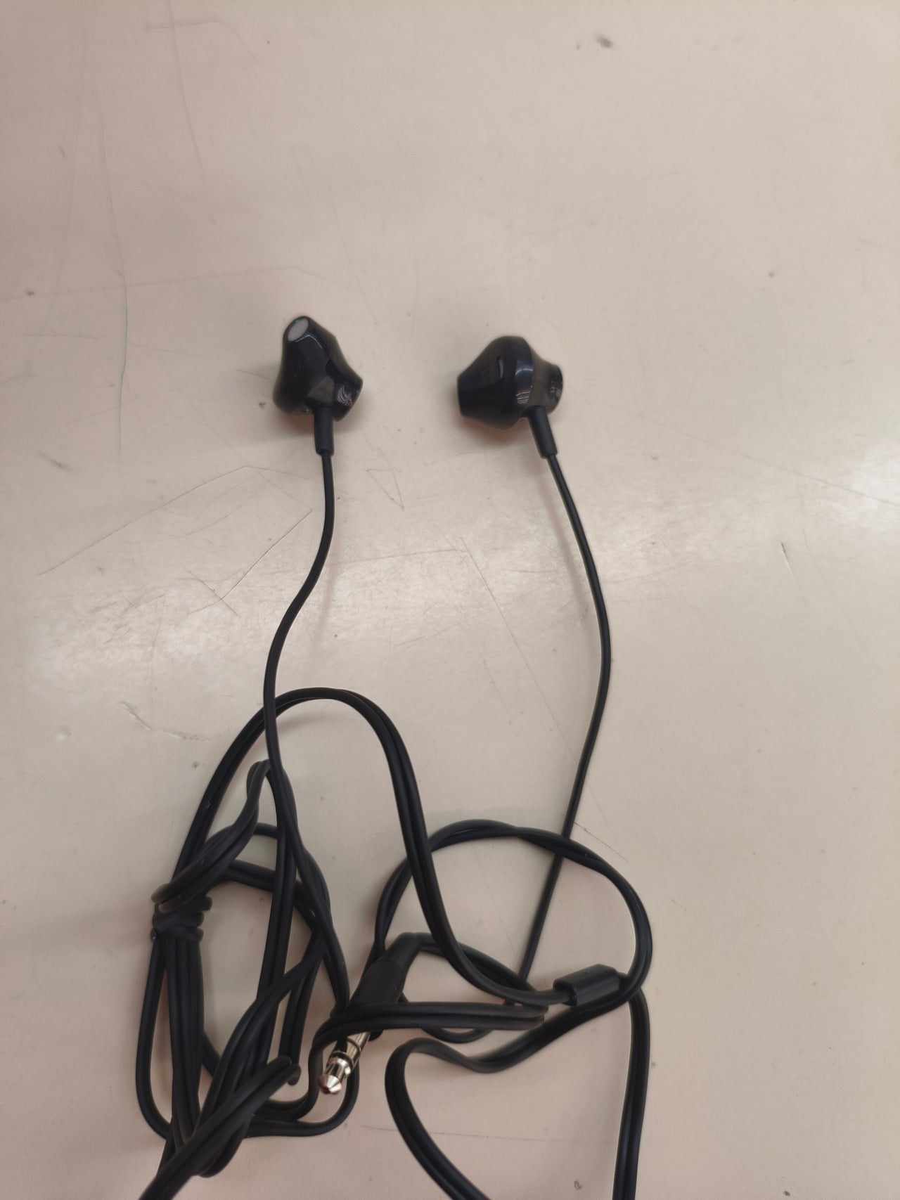 Auriculares intraaurales Philips UE100BK/00 con cable (negros)