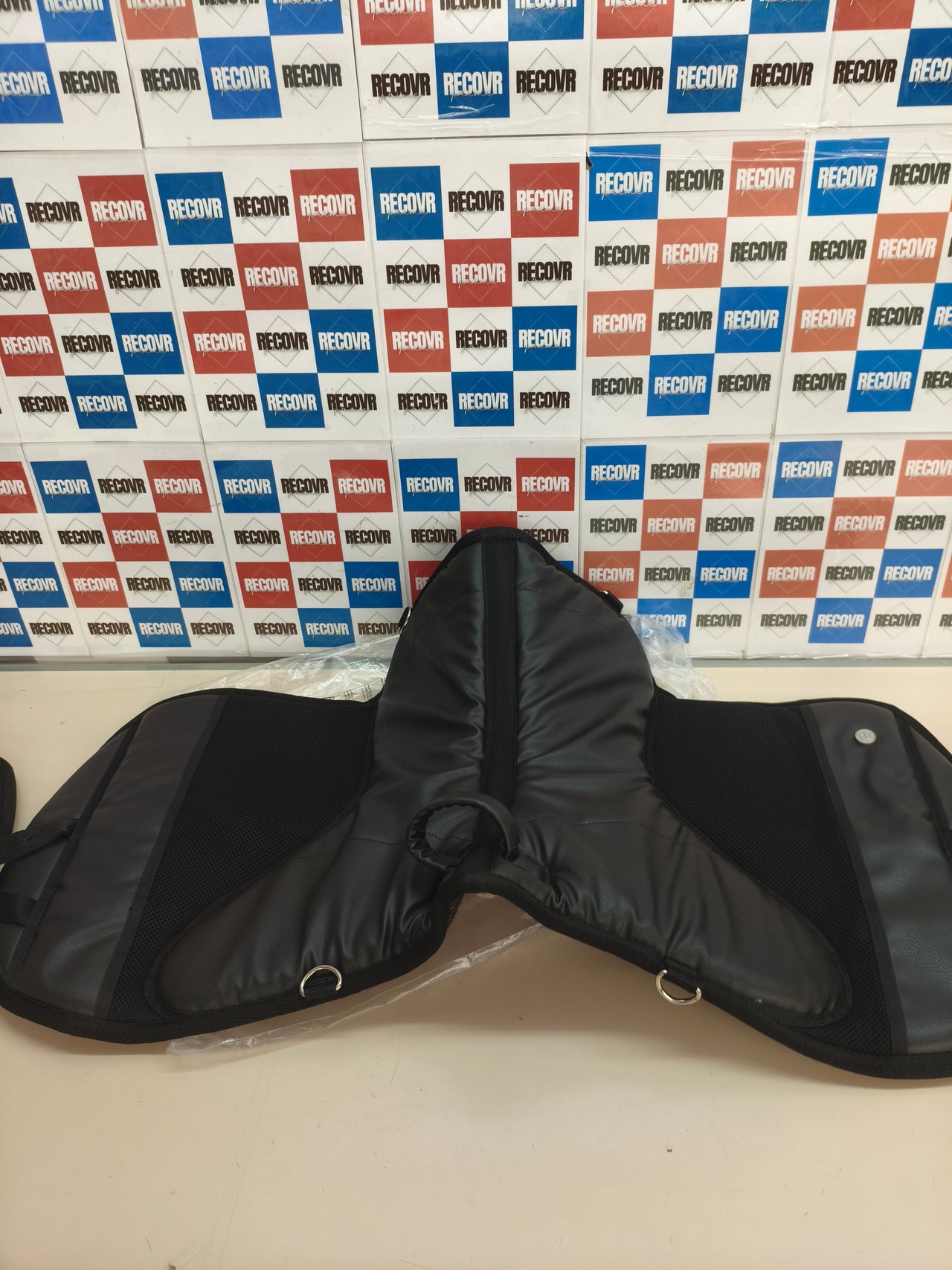 Almohadilla de equitación Covalliero AiRide (50 cm, negra)