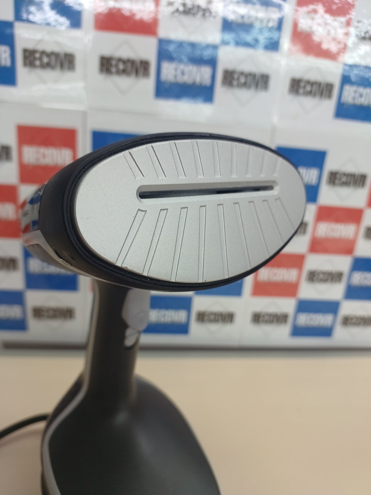 Plancha vapor vertical 1600 W desinfecta y elimina arrugas – Rowenta