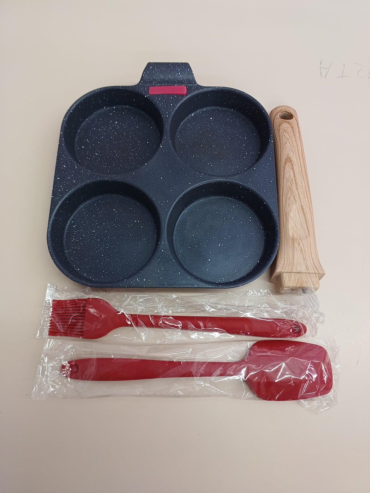 Sartén 4 Cavidades para Tortitas y Huevos, Antiadherente, Apta para Inducción, Aluminio – Color Negro Bobikuke