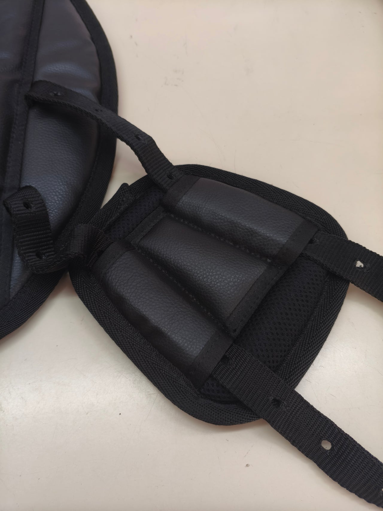 Almohadilla de equitación Covalliero AiRide (50 cm, negra)