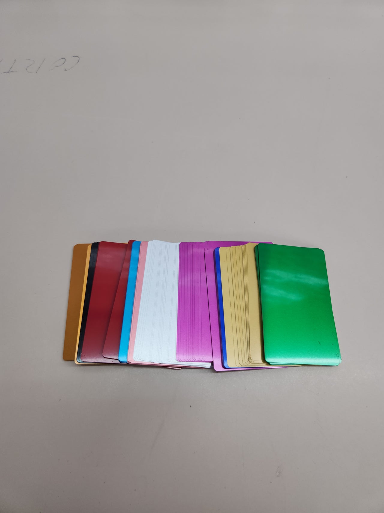 Tarjetas aluminio 150 ud multicolor 86×54 mm