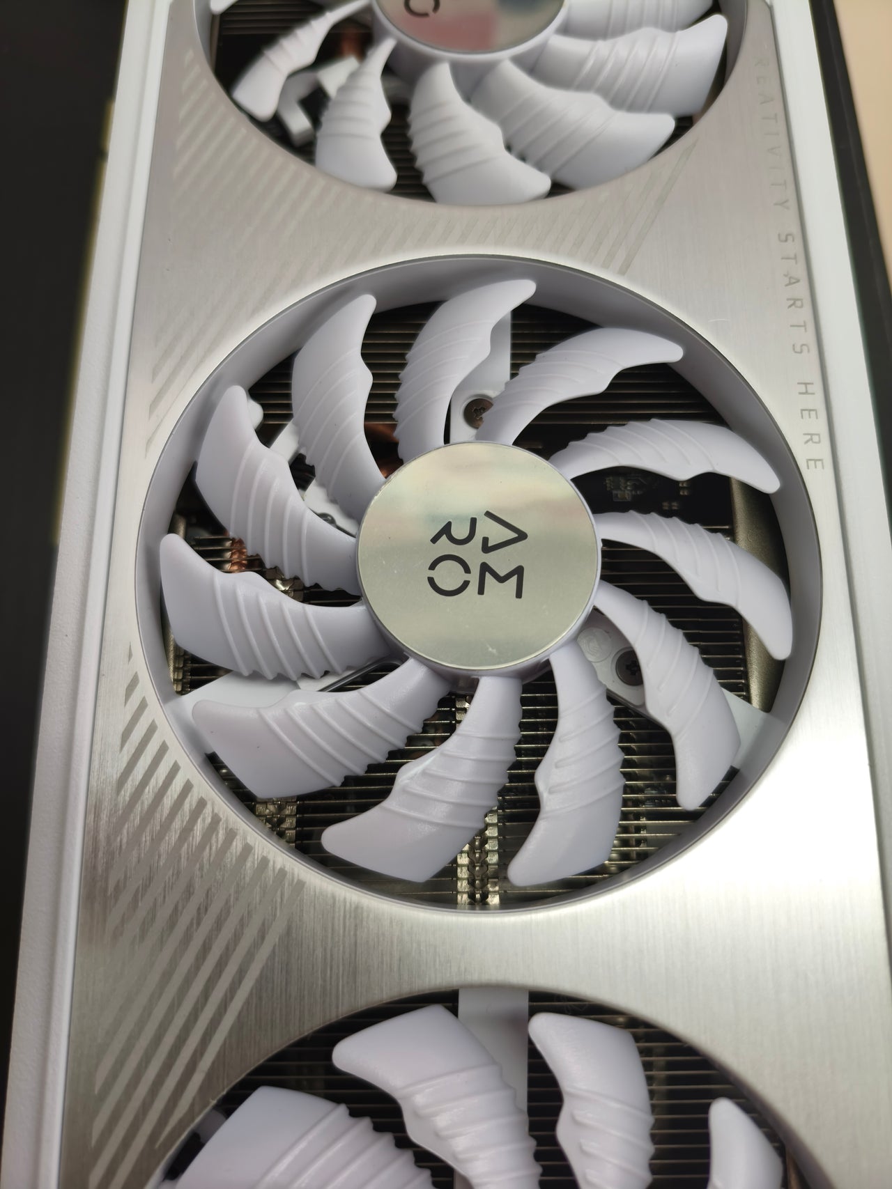 Tarjeta gráfica Gigabyte GeForce RTX 4060 AERO OC 8 GB