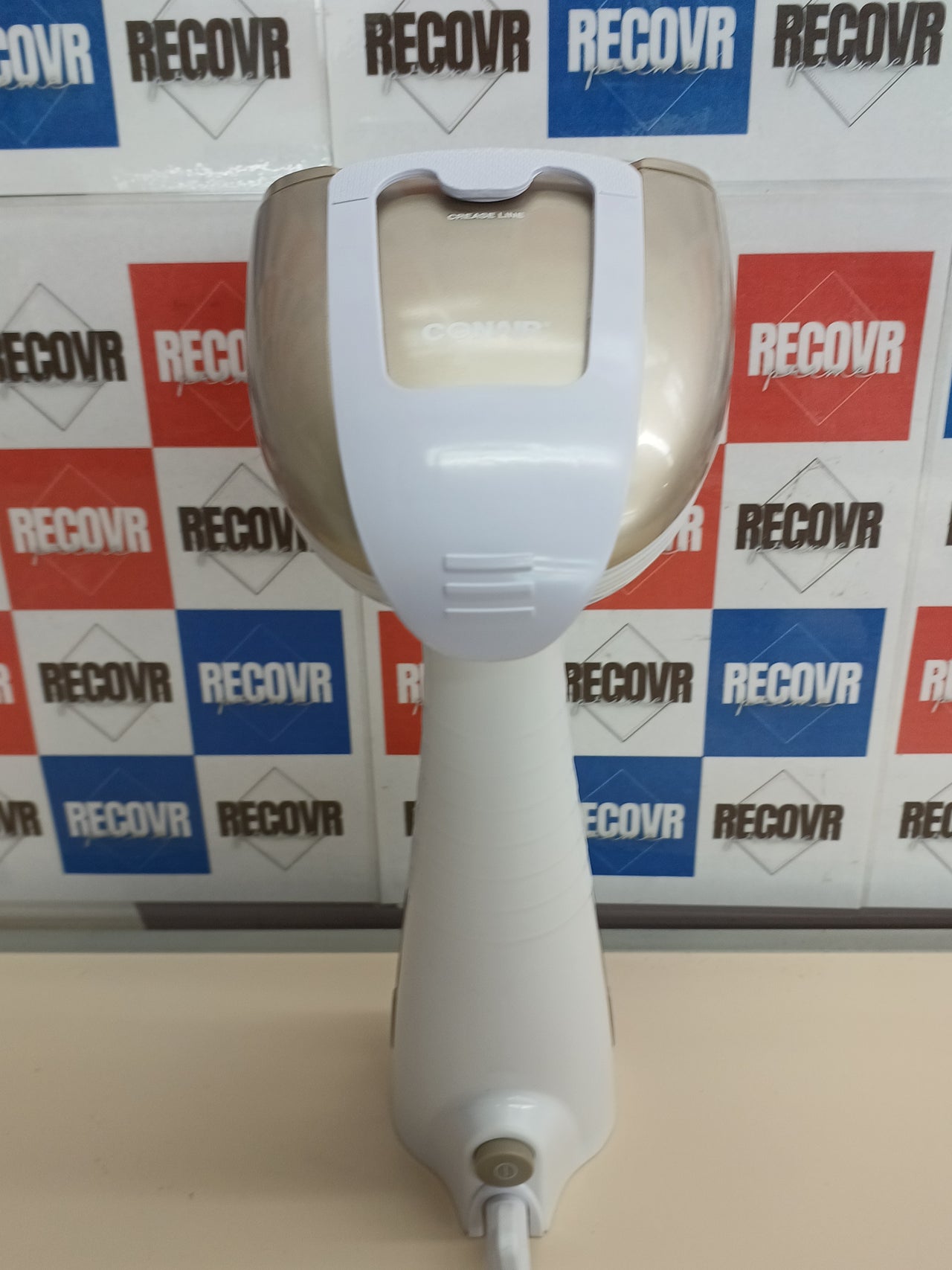 Plancha vapor vertical 1560W 20 min tanque 230 ml - Conair GS59XE