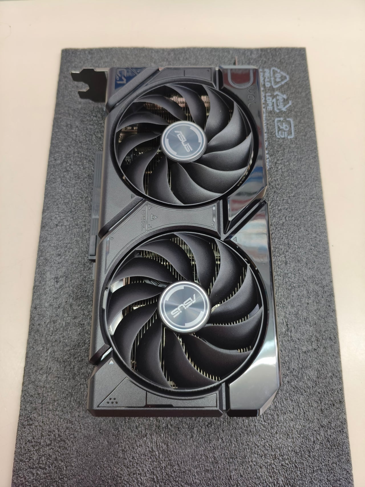 Tarjeta gráfica ASUS Dual Radeon RX 7600 EVO OC 8 GB