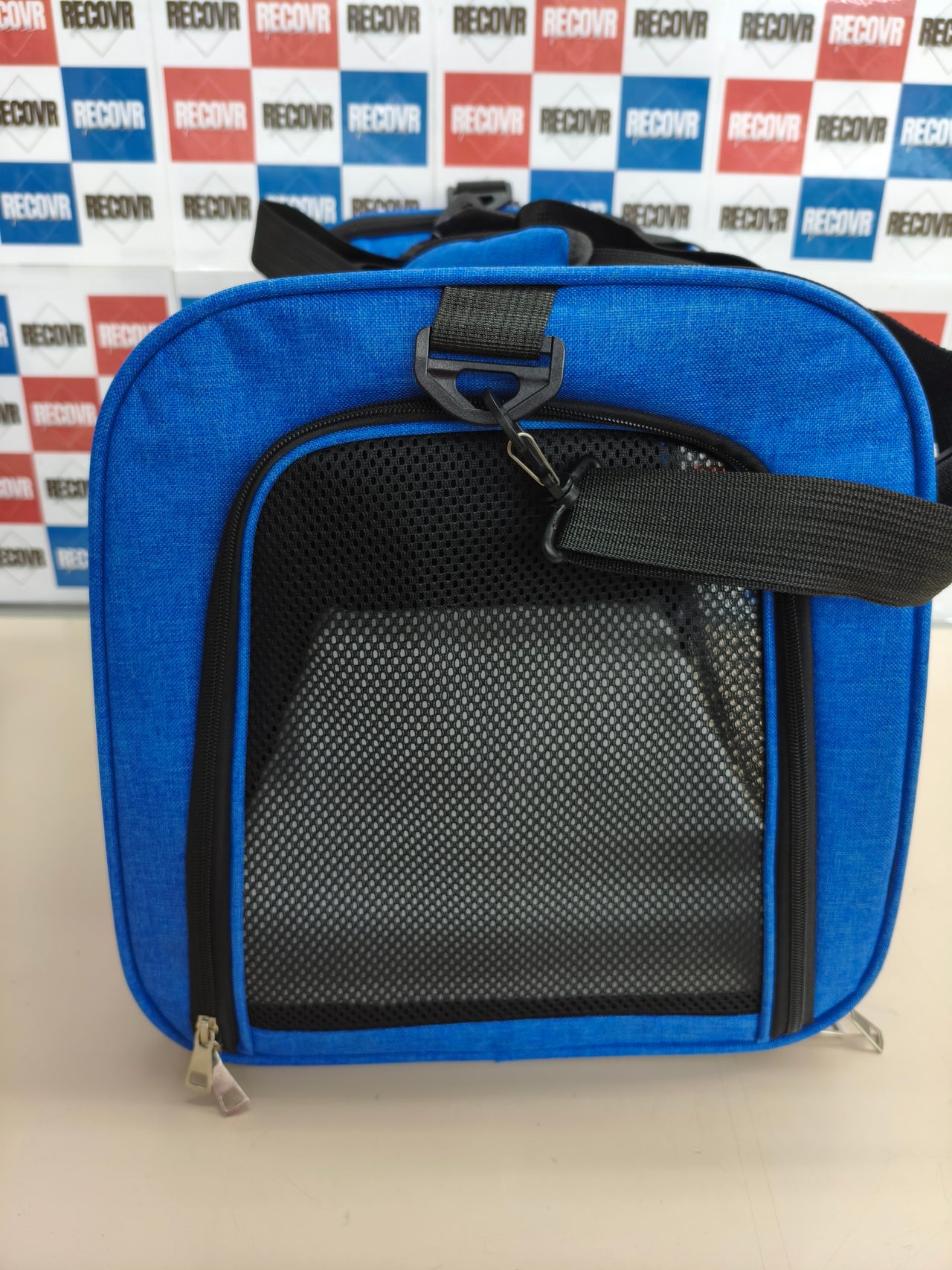 Bolsa transportín transpirable para perros y gatos.