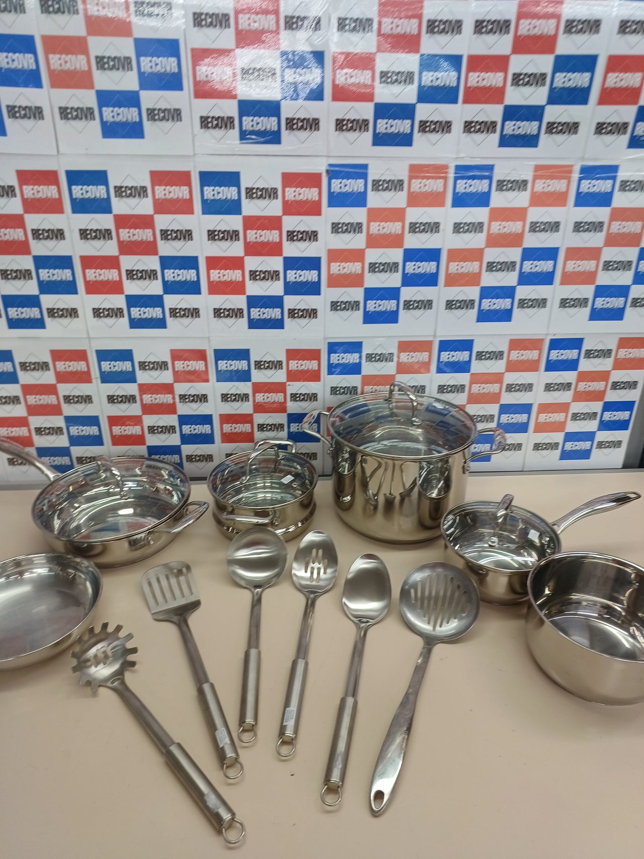 Batería cocina acero inox 15 piezas Amazon Basics