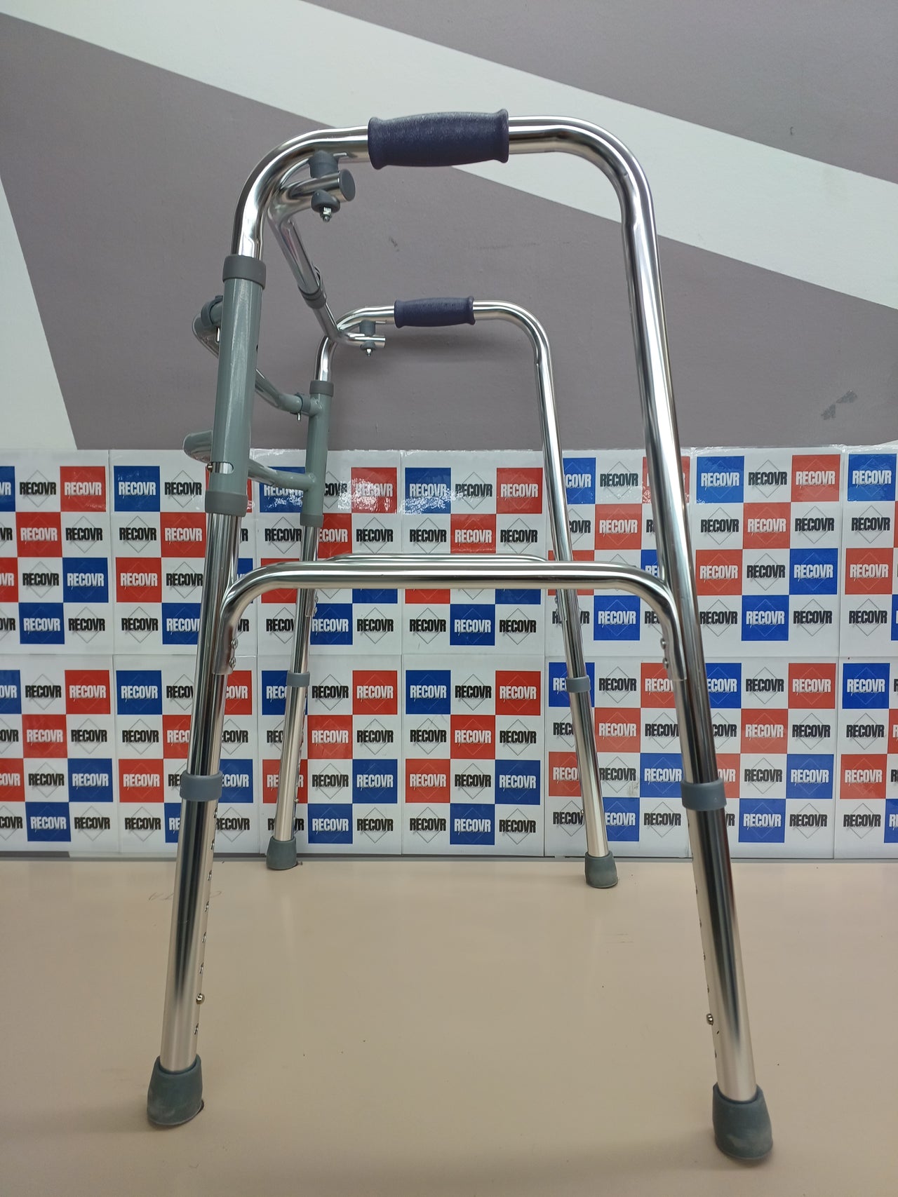 Mobiclinic®, Andador Plegable, Sin Ruedas, Mezquita, Ayuda a la Movilidad, Conteras Antideslizantes, Regulable en Altura, Plegable, Aluminio, Ultraligero, Peso Máximo 100 kg
