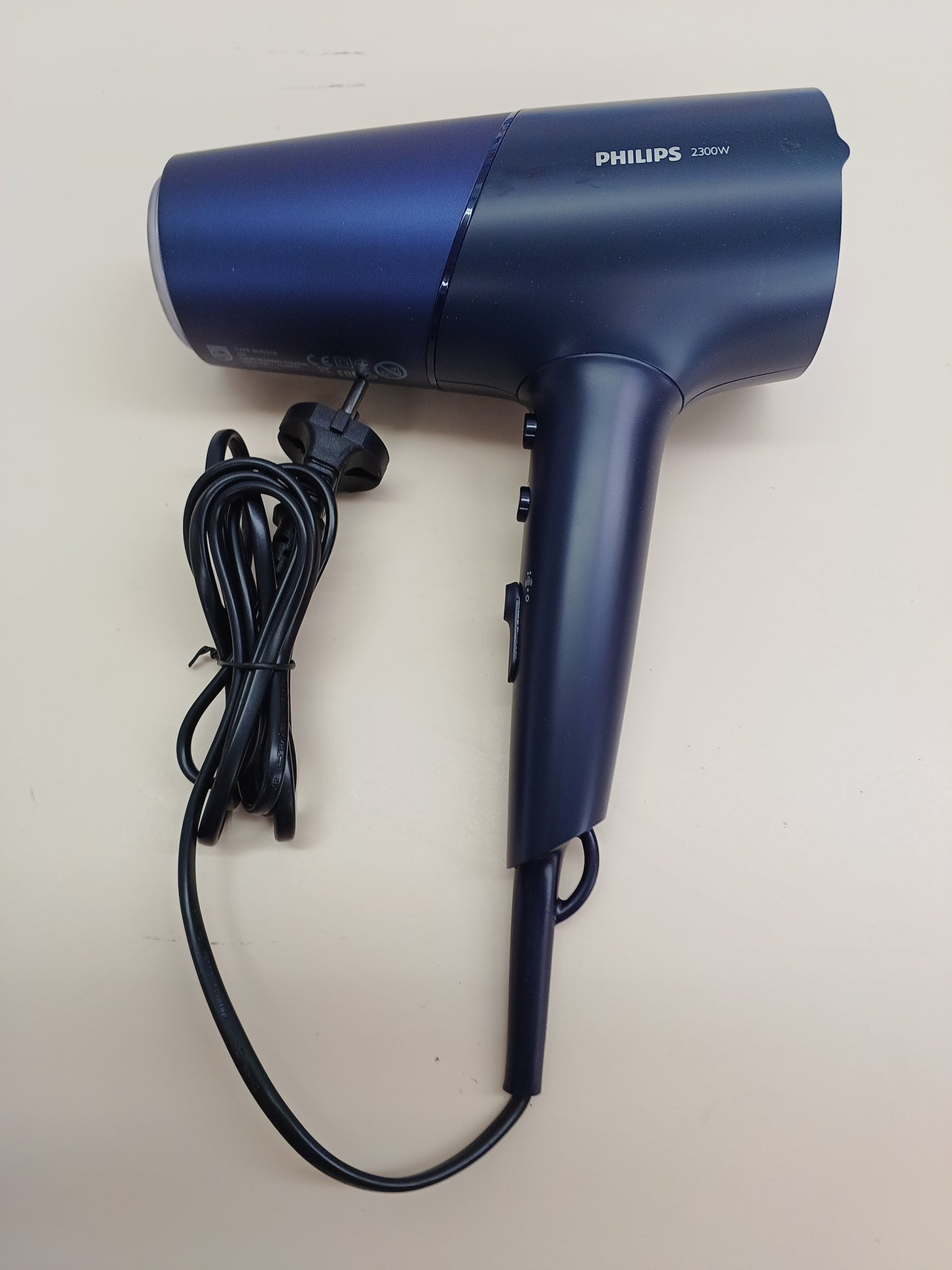 Philips Secador de Pelo Serie 5000, 2300w, con Tecnología ThermoShield, Boquilla UltraEstrecha, Boquilla Estrecha y Disfusor, BHD510/20, Negro