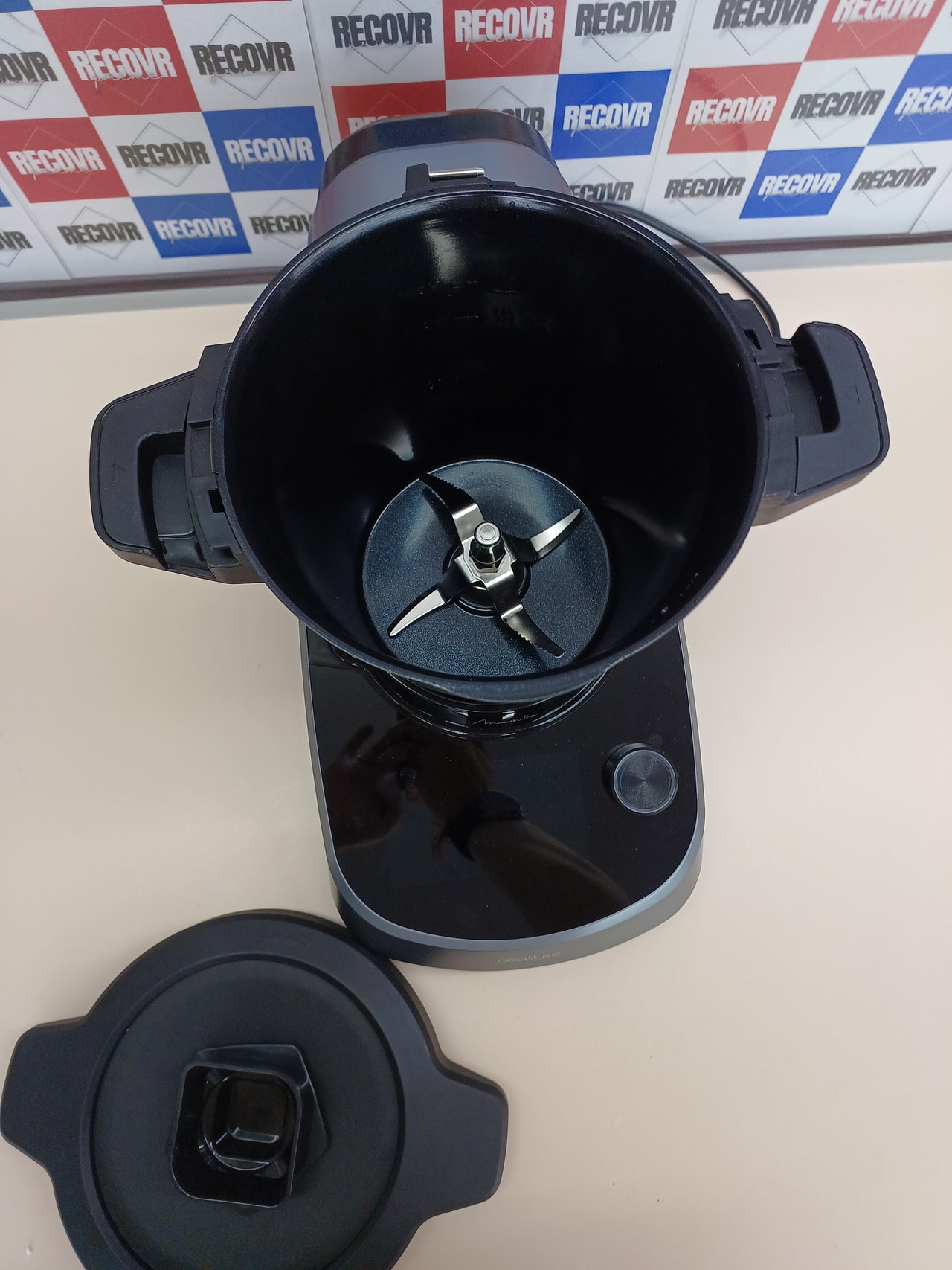 Cecotec Robot de Cocina Multifunción Mambo Touch con Jarra Habana. 1600 W, 37 Funciones, Pantalla Táctil TFT 5" con Recetario Integrado, 3,3 Litros, APP, Báscula y Jarra de Acero Inox + Habana