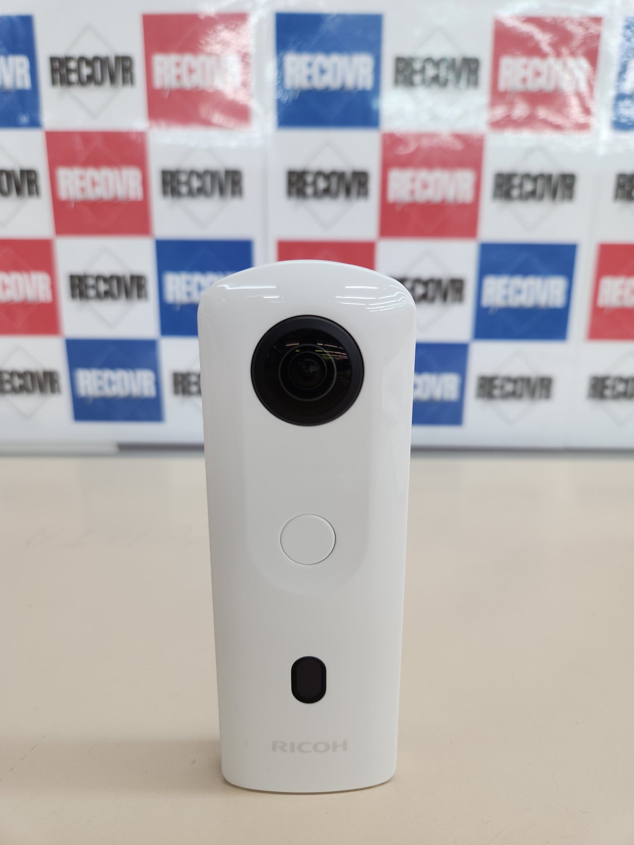 Cámara Blanca de 360°, Video 4K Ricoh Theta SC2