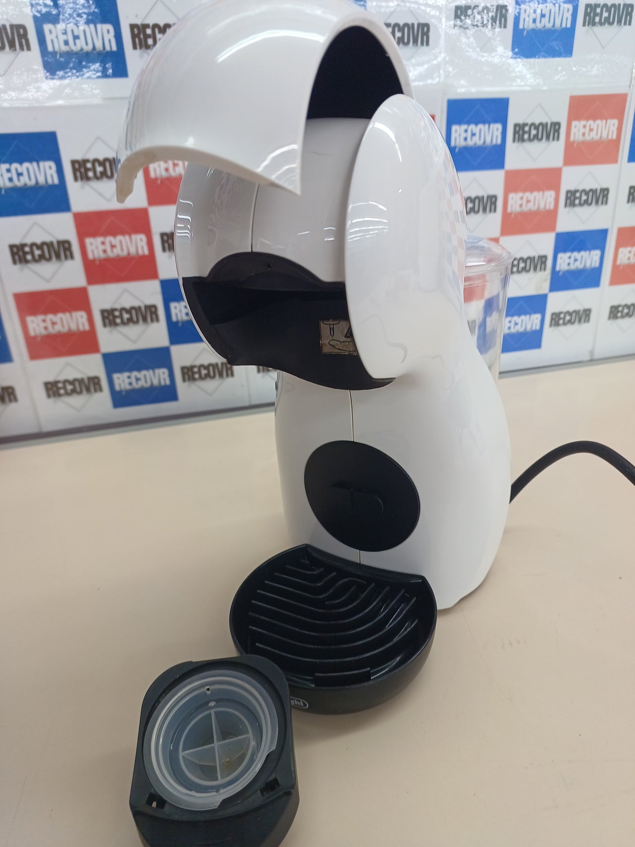 Cafetera cápsulas 1500W supercompacta – De'Longhi