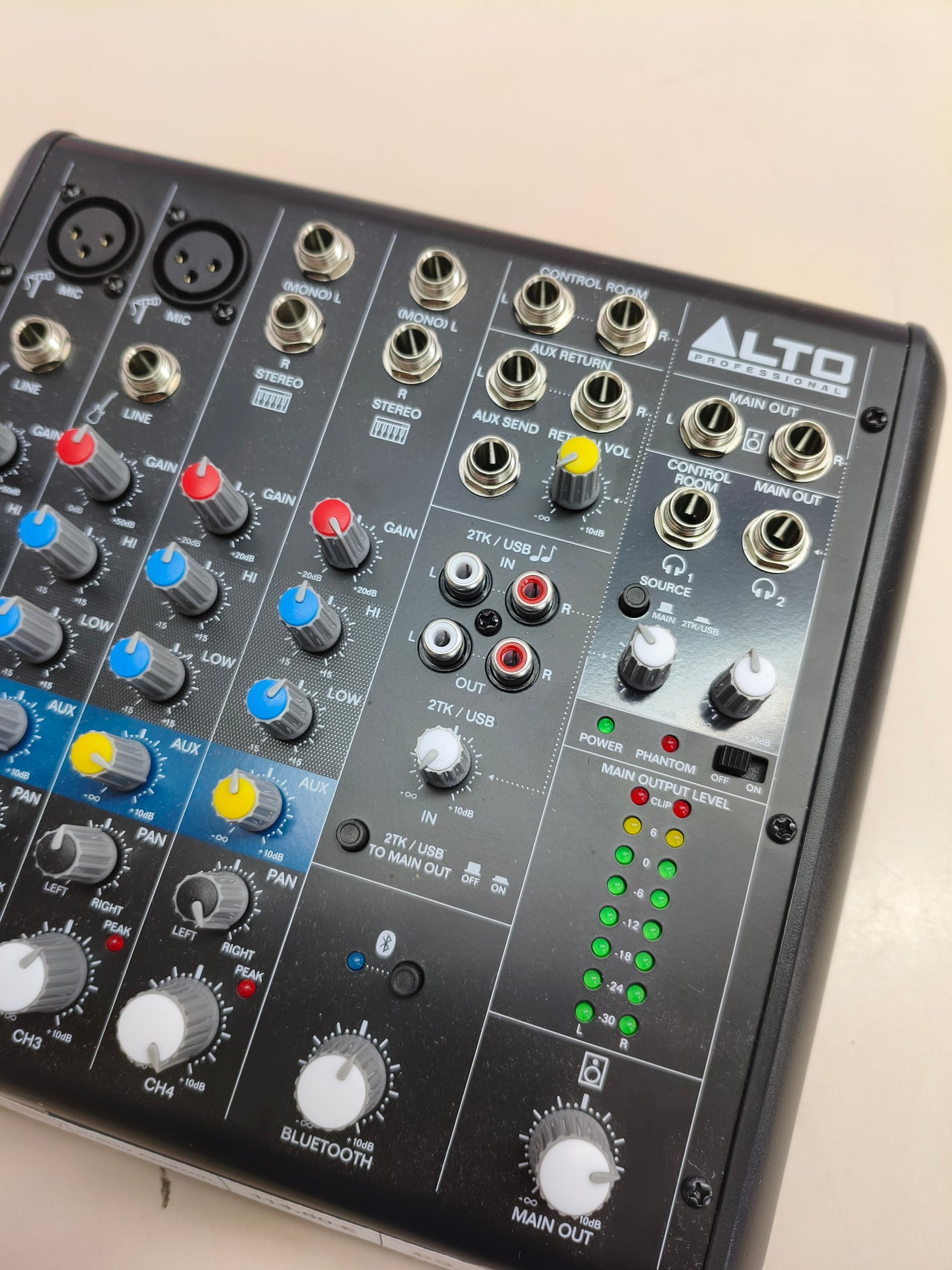 Mesa de mezclas ALTO TrueMix 600 con USB y Bluetooth para podcast y DJ