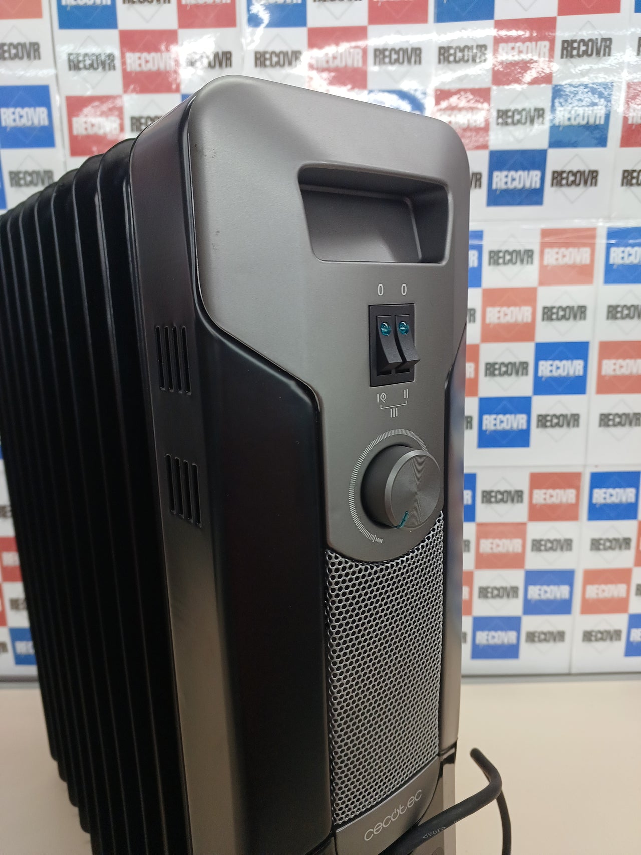 Radiador aceite 11 módulos 2500 W – Cecotec