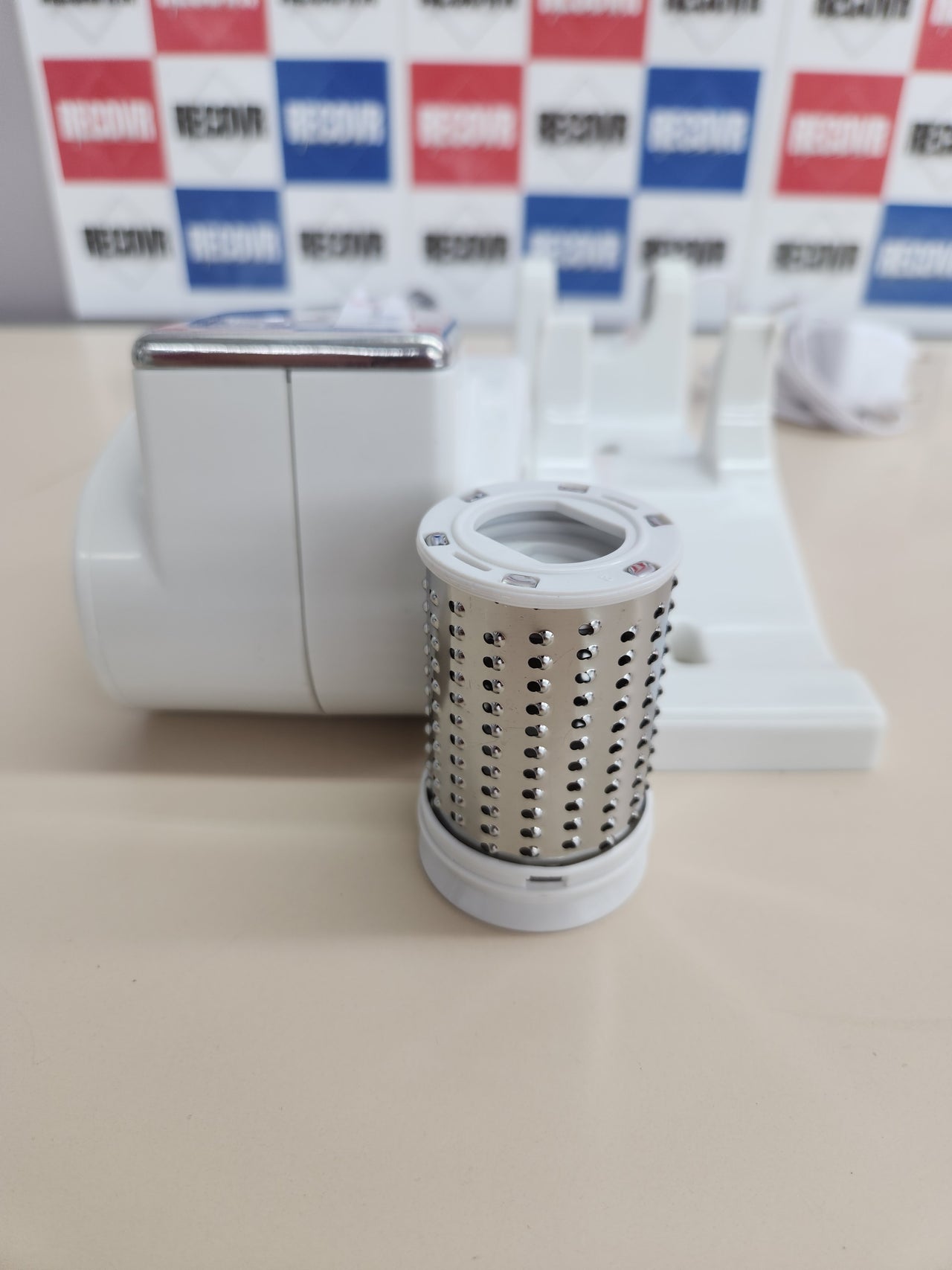 Rallador Queso 1500 mAh, inalámbrico, 2 Rodillos de Acero Inoxidable incluidos, 1 kg de Queso con Recambio, Rallador para Muchos Ingredientes,  Blanco Ariete Gratì Metal 44,