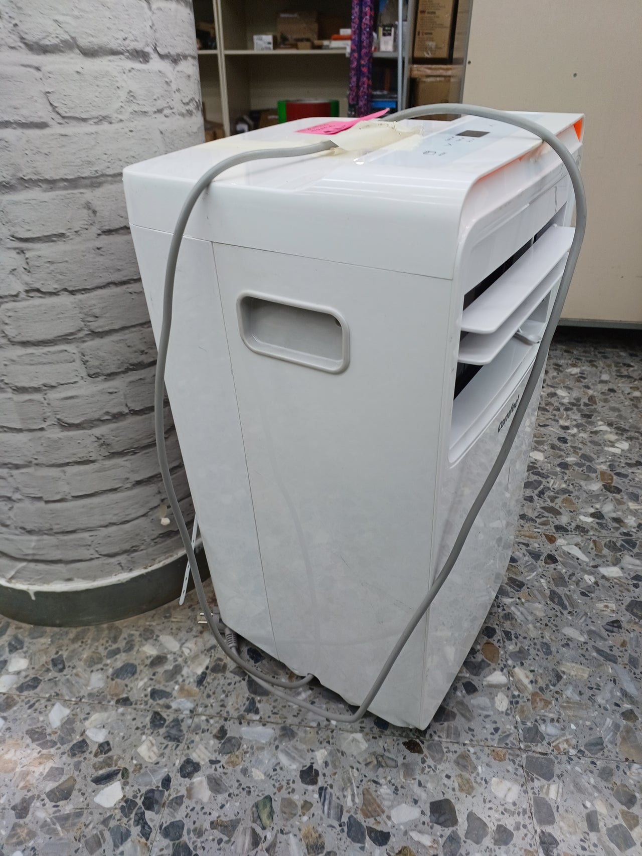 COMFEE’ Condizionatore Portatile 7000 BTU/H, AMBRA 8C, 2,0kW, 25㎡/68m³, 3-in-1 Climatizzatore Portatile, Ventilatore, Raffreddamento, Deumidificazione, 24H Timer, Sleep Mode, Funzione Follow-me [Classe di efficienza energetica A]