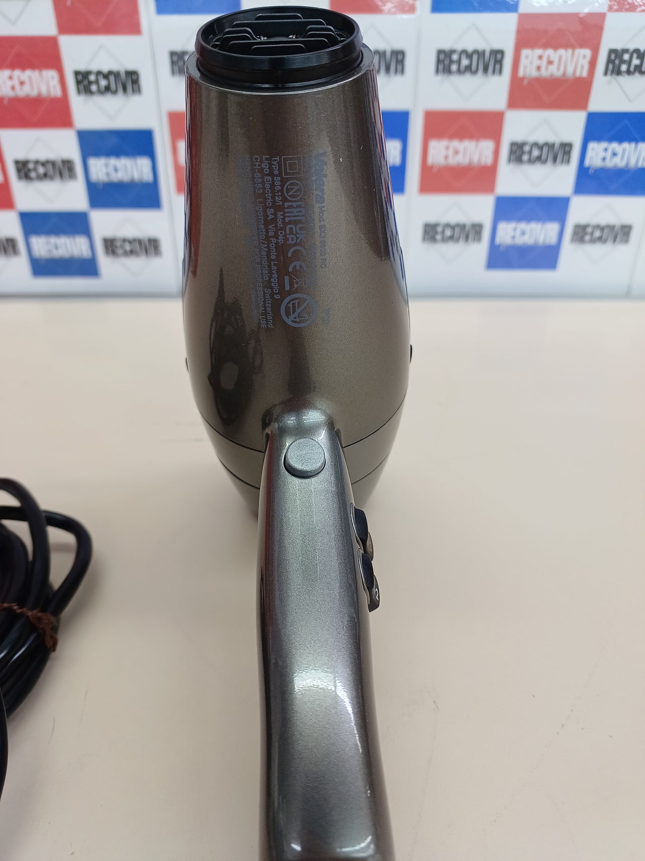 Valera, Swiss Silent Jet 8600, Secador de Pelo Profesional y Silencioso, con Potente Motor AC-Performance, 3 Niveles de Temperatura, Ionizador, Cable Flexible Antienredos, Difusor, 2400 W, Swiss Made