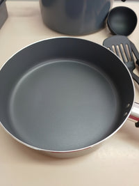 Batería de cocina antiadherente con tapas – bella