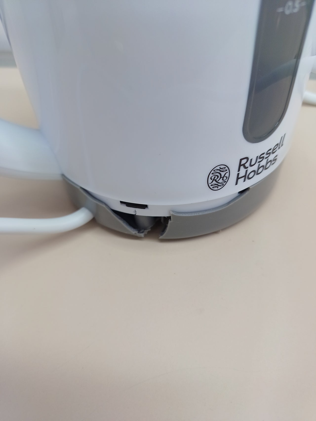 Hervidor Agua Eléctrico Travel  0,85 litros, 1000 W, Hervidor Viaje, 2 Tazas y Cucharas, Filtro Extraíble, Indicador Nivel Agua, Plástico, Russell Hobbs.