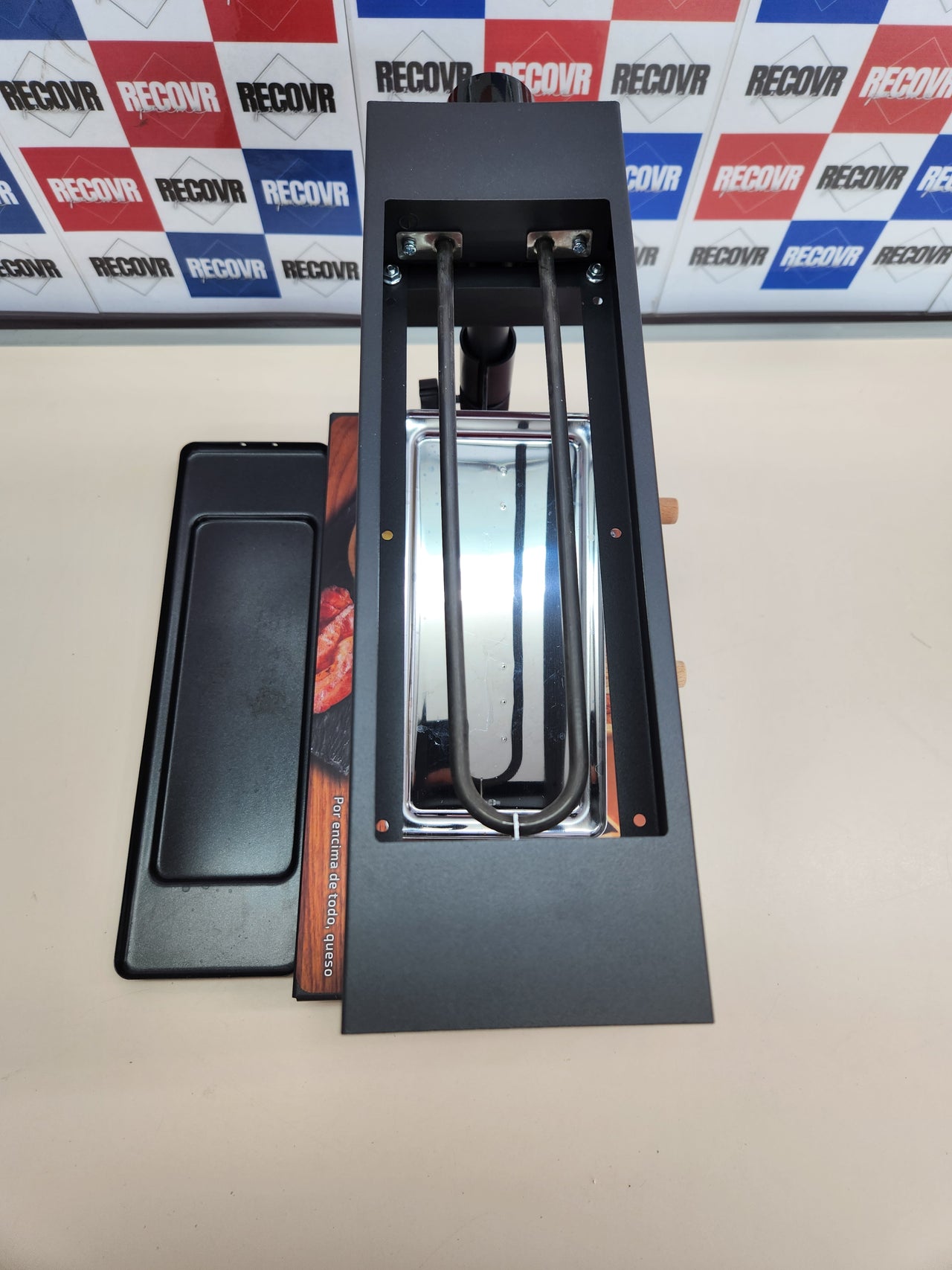 Raclette Cheese&Grill 60oW 6000 Black. Potencia, Función Grill, Acabado Acero INOX, Termostato Regulable, 2 espátulas de Madera, Parrilla Superior Antiadherente Cecotec