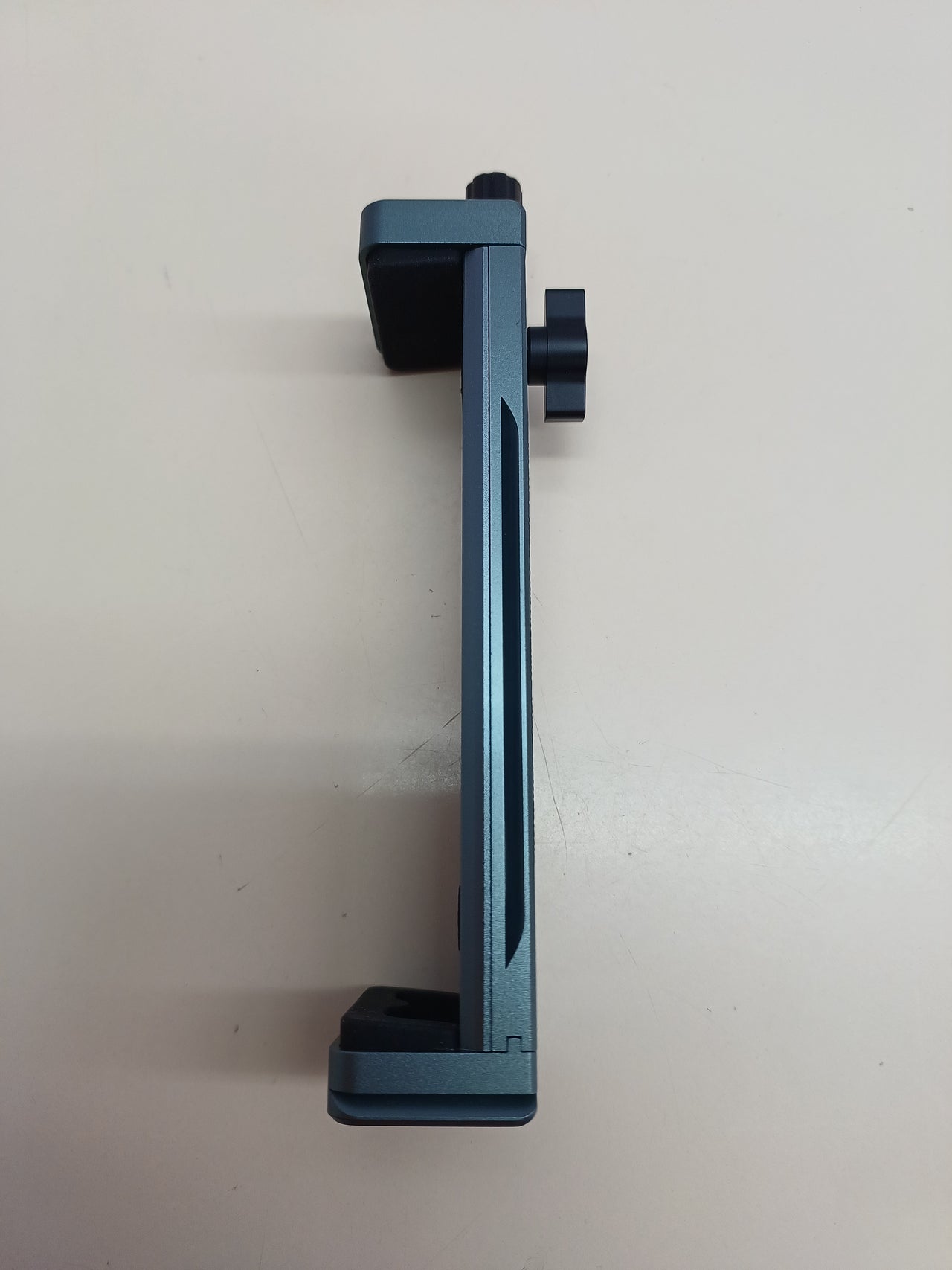 Adaptador montaje para trípode iPad Pro 12,9"/11" (6,5"–17,3")