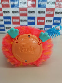 Furby Coral Juguete Interactivo con Control de Voz, para Niños a Partir de 6 Años, con 15 Accesorios de Moda – Versión en Italiano Hasbro